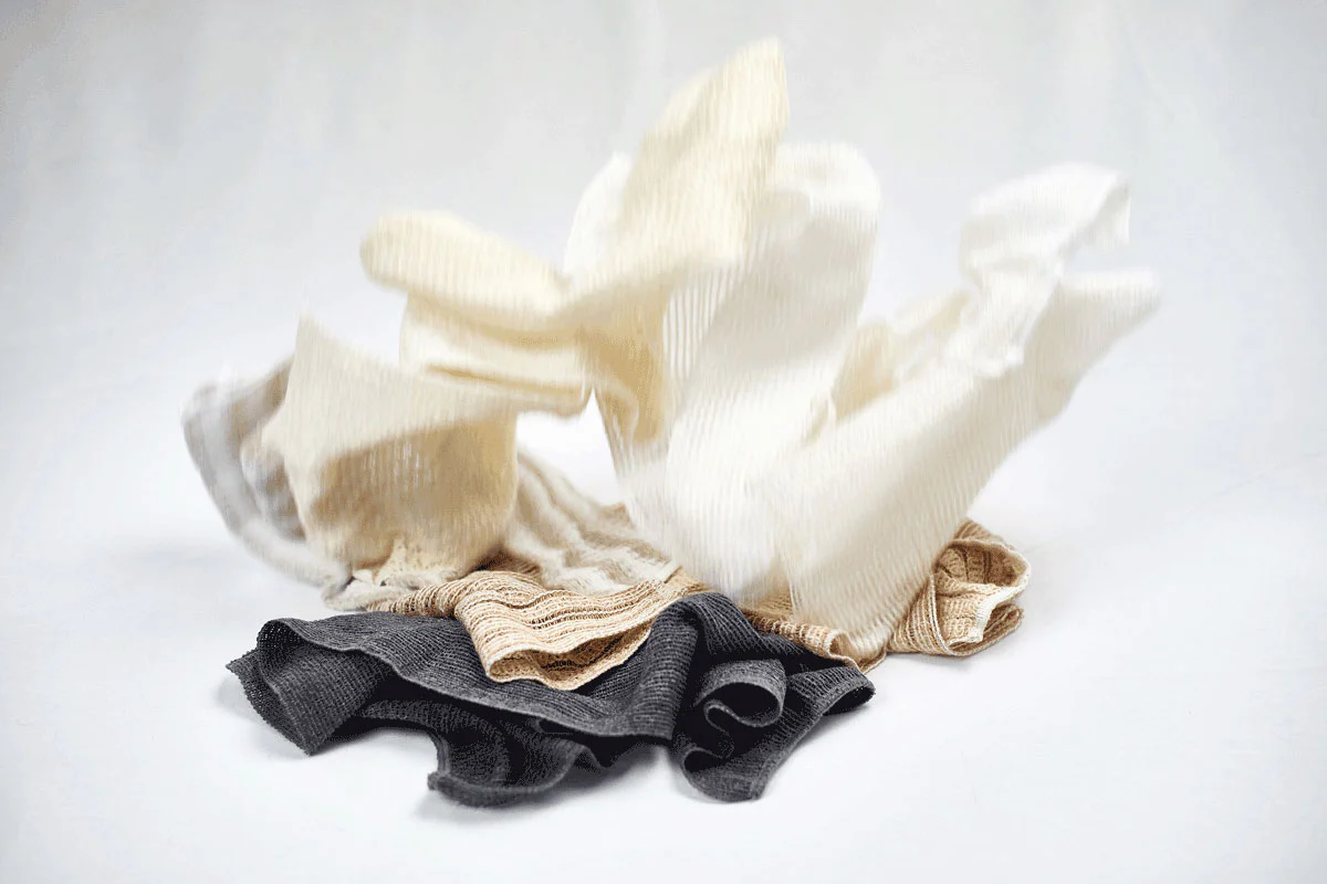 Konoha  "Gifts of Nature" eco Body Cloth - CHARCOAL Hardness: ◻️◻️◼️◻️◻️     Foaming: ◼️◻️◻️ - Image 4